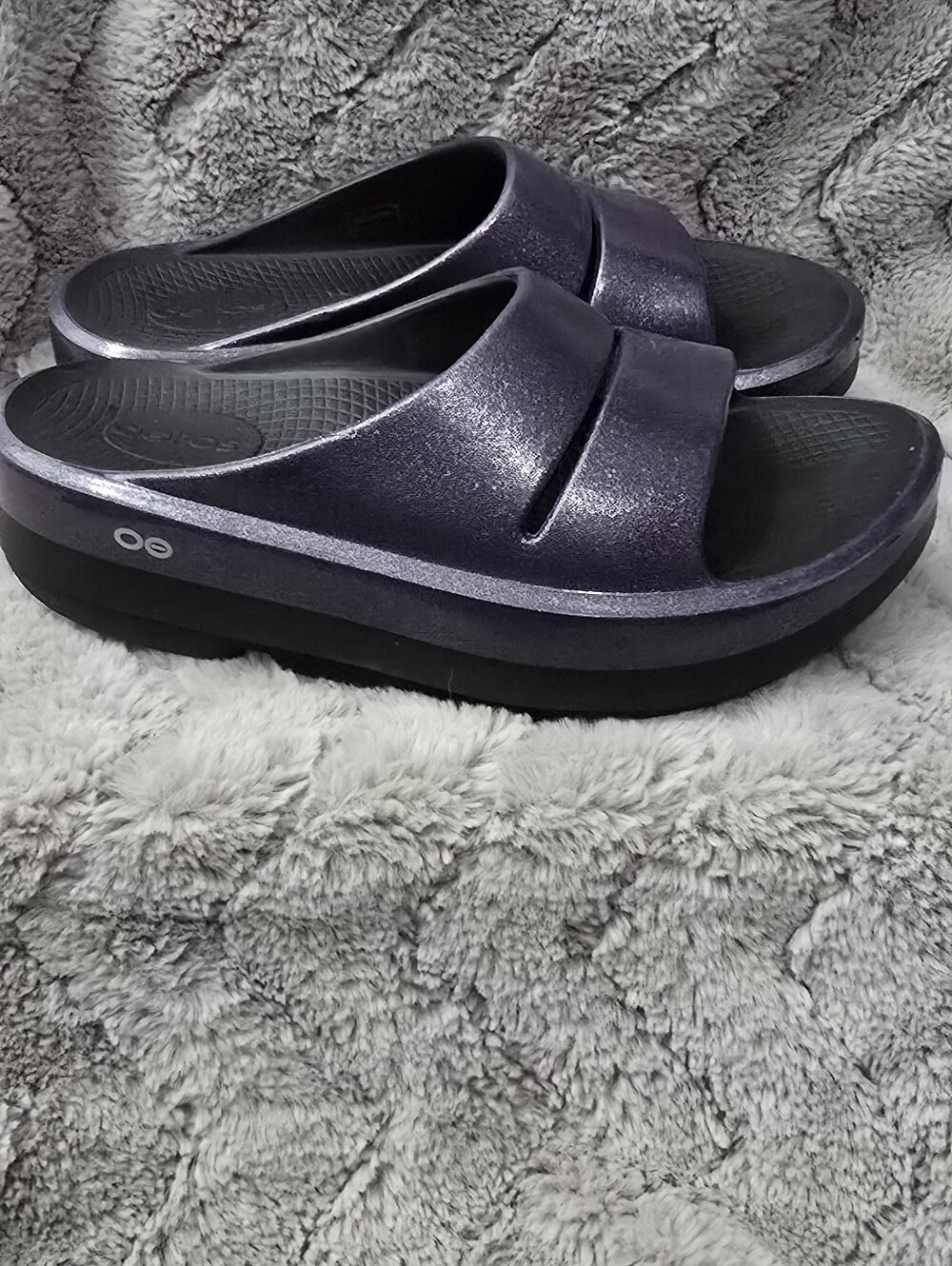 OOFOS OOmega OOahh Wedge Sandal - Women's in Metallic Purple